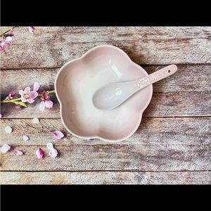 Le Creuset Flower dish with soup spoon